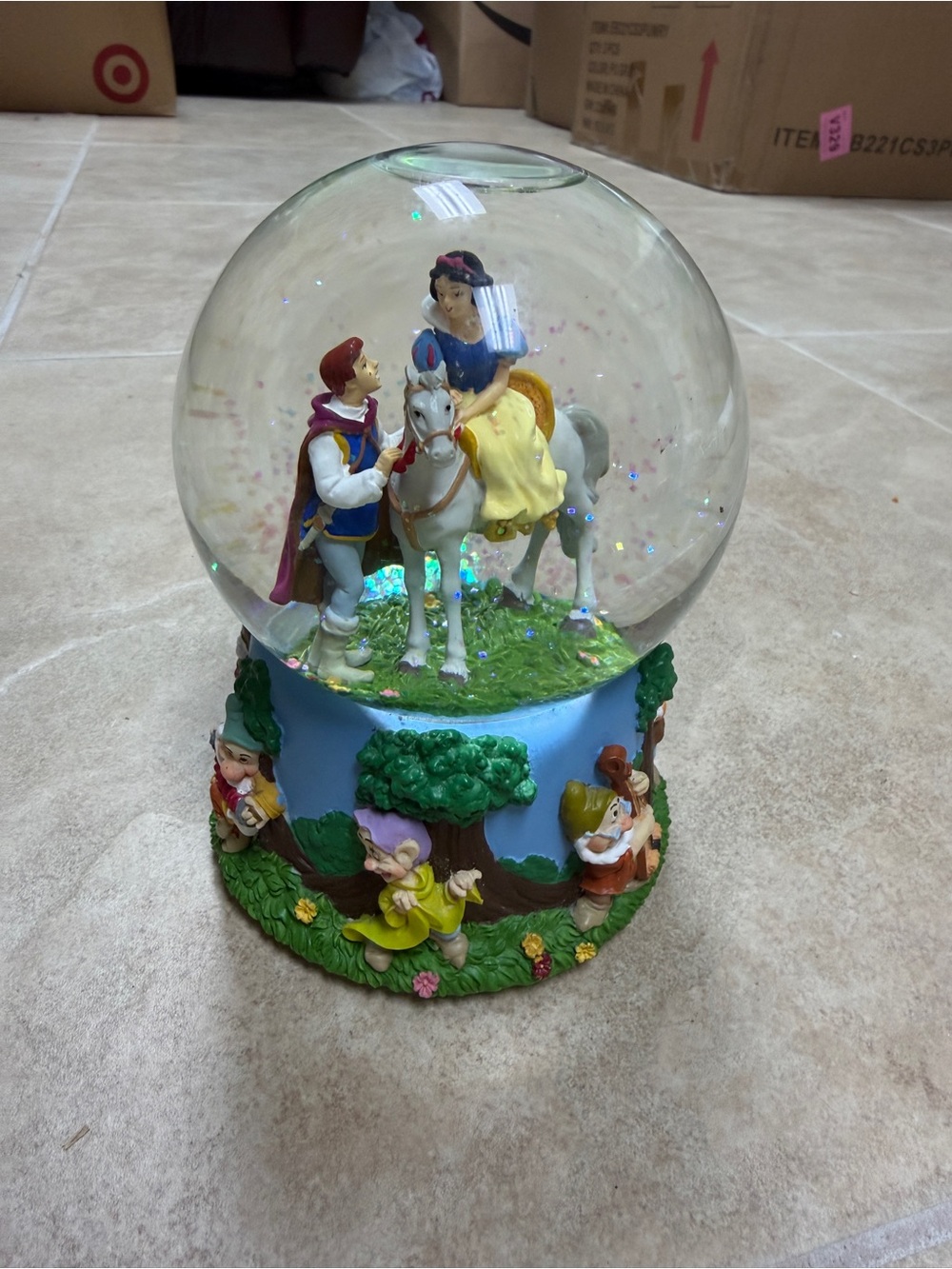 Disney Enesco Snow White Seven Dwarfs "I Love You Truly" Music Globe Glitter